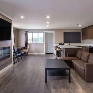 Super 8 By Wyndham On Motel